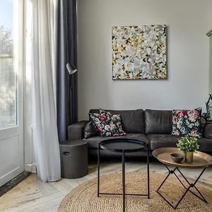 Hosted By Wendy Willem 1 Apartment