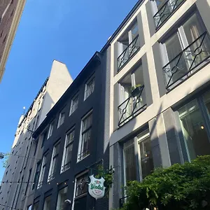 Chez Sybi Gasthuis Amsterdam